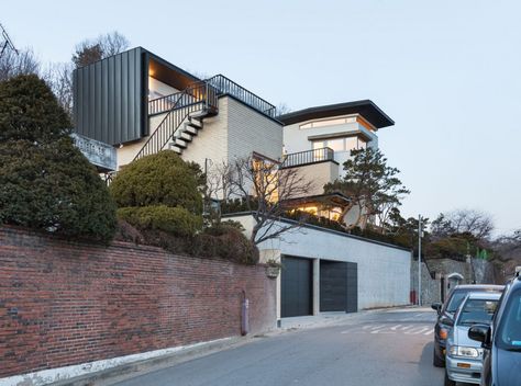 Naegok V house / jhy architect & associates Modern Korean House Exterior, Modern Korean House, Korean House Exterior, Korean Modern House, Korean House Interior, Korean House Design, Seoul Apartment, Luxury Homes Exterior, Architecture Model Making