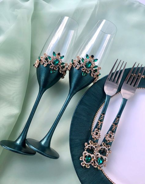 Wedding Set of 4: Emerald Gold  Wedding Flutes and Cake Server and Knife  In addition to it we can propose unity Candle Set and Unity Candle Holder, Plate for the Wedding Cake  Earrings  Shipping to America 7-10 days Green And Gold Champagne Glasses, Emerald And Rose Gold Wedding, Forest Quince, Wedding Cake Emerald Green, Gold Emerald Wedding, 16 Wishes, Engagement Aesthetic, Gold Champagne Flutes, Sweet 15 Party Ideas Quinceanera