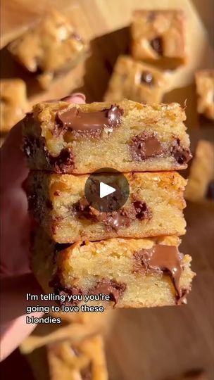 Easy Blondies Recipe, Chocolate Chunk Blondies, Blondie Dessert, Sunday Dessert, Blonde Brownies, Chocolate Chip Blondies, Blondies Recipe, Tic Toc, Bar Recipes