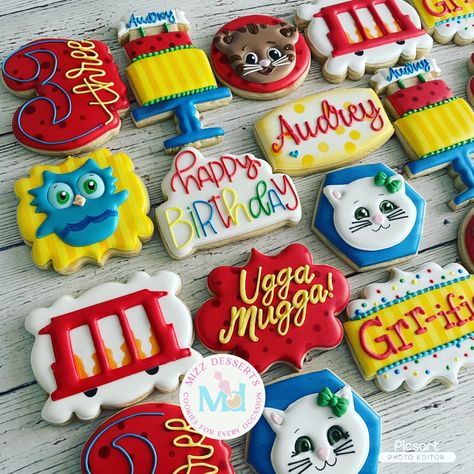 Daniel Tiger Cookies Decorated, Daniel Tiger Cookies, Daniel Tiger Trolley, Daniel The Tiger, Tiger Cookies, Daniel Tiger Party, Daniel Tiger Birthday Party, Tiger Birthday Party, Cookie Maker