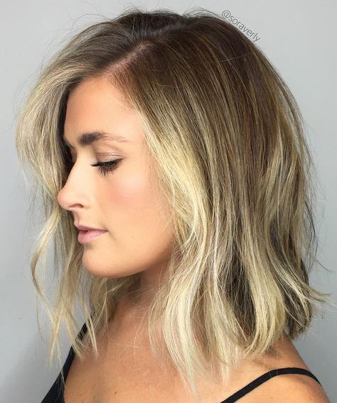 Messy Ash Blonde Bob with Loose Waves Blonde Ombre Hair Color, Dark Blonde Bobs, Blonde Ombre Hair, Blond Ombre, Ombre Blond, Medium Length Hairstyles, Ombre Hair Blonde, Lob Haircut, Hair Styles 2017