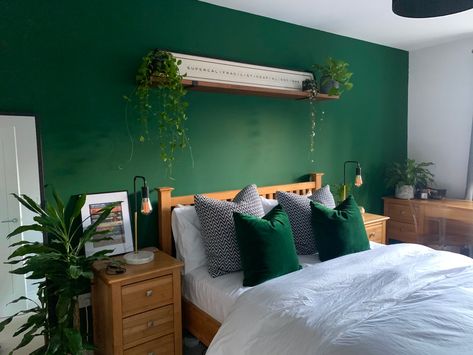 Bedspread For Green Walls, Earthy Bedroom Accent Wall, Emerald Wall Bedroom, Emerald Green Accent Wall Bedroom, Evergreen Bedroom, Green Feature Wall Bedroom, Deep Green Bedrooms, Forest Green Accent Wall, Emerald Green Bedroom Ideas