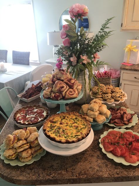 Mother’s Day Brunch Spread, Brunch Ideas Mothers Day, Brunch Mothers Day Ideas, Mom Brunch Ideas, Mothers Day Dinner Ideas Table Settings, Mothers Day Set Up, Mothers Day Brunch Theme Ideas, Mother’s Day Brunch Ideas At Home, Mothers Day Brunch Ideas Decor At Home