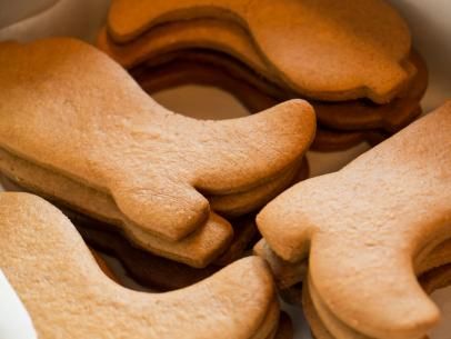 Gingerbread Cookies Recipe, Ree Drummond Recipes, Pioneer Woman Ree Drummond, Ginger Bread Cookies Recipe, Food Network Canada, Pioneer Woman Recipes, Ree Drummond, Cowboy Christmas, Fun Cookies