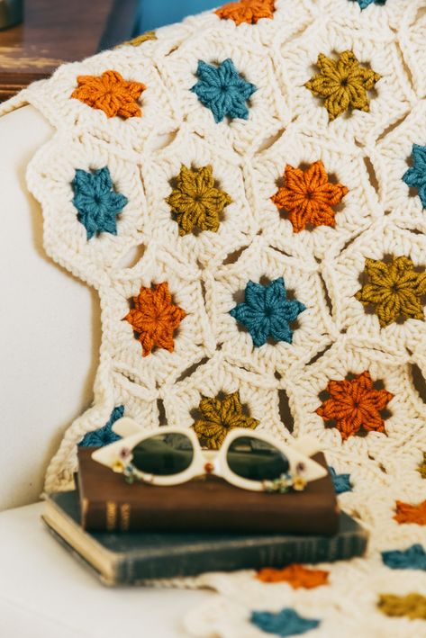 Road Trip Crochet Projects, Crochet Hexagons, Crochet Motives, Crochet Sweater Pattern Free, Crochet Throw Blanket, Crochet Hexagon, Manta Crochet, Crochet Square, Sweater Crochet Pattern