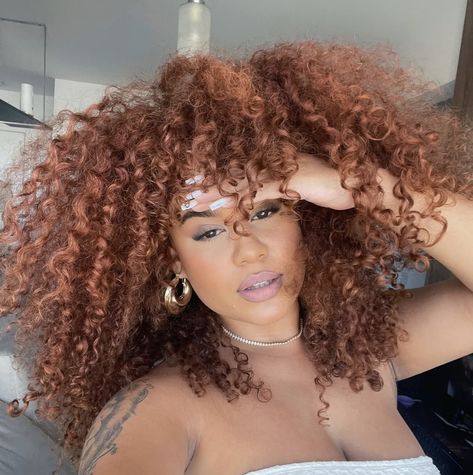 Auburn Curly Hair, Curly Bangs Hairstyles, Auburn Curls, Curly Hair Fringe, Timeless Hairstyles, Natural Hairstyles For Black Women, Hair Color For Dark Skin, Dyed Curly Hair, Black Hair Extensions