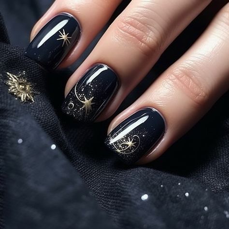 winter nails design midnight black and starry silver, nails with constellation patterns Elegant Nails Black And Silver, Short Mystical Nails, Night Court Nails Acotar, Bonfire Night Nails, Velaris Nails, Simple Dark Nail Designs, Black Winter Nails Designs, Foggy Nails, Acotar Inspired Nails