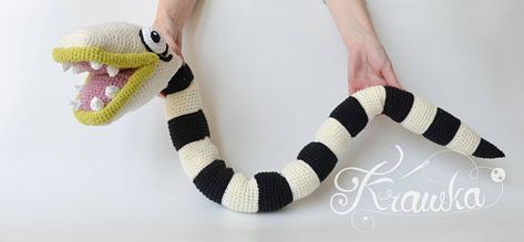 Crochet a Beetlejuice-Inspired Sandworm - His Name is 'Nightmare' ... Creepy Snake, Snake Crochet, Beetlejuice Sandworm, Halloween Crochet Patterns, Crochet Amigurumi Free Patterns, Crochet Amigurumi Free, Crochet Pumpkin, Crochet Doily Patterns, Granny Square Crochet Pattern