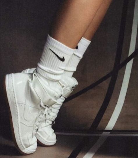 The Cardigans, Fitness Style, Daily Fashion Inspiration, Model Outfit, Stil Inspiration, Instagram Beauty, White Photo, Dream Shoes, Nike Sneakers