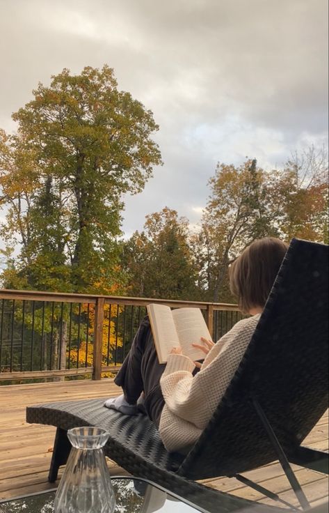 Reading Outside, Stowe Vt, Sitting Outside, Fall Reading, Autumn Aesthetic, Summer Picnic, Mood Boards, The Outsiders, Lifestyle