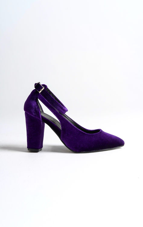 PURPLE VELVET HEELS, DARK PURPLE VELVET SHOES, PURPLE BRIDAL SHOES, PURPLE HIGH HEELS, PURPLE WEDDING SHOES, DARK PURPLE BLOCK HEELS

As Eleanor Louise, we stand out with our Dark Purple Velvet heeled shoes that combine style and comfort. Specifically designed for brides, these shoes are crafted with high-quality materials.
• Completing your style and boosting your confidence is the most elegant way! Purple Velvet 3.94-inch (10 cm) high-heeled shoes offer elegance and chicness with every step. Wedding Shoes Dark, Purple Block Heels, Purple Bridal Shoes, Purple Wedding Shoes, Heels Purple, Purple High Heels, Shoes Purple, Velvet Shoes, Velvet Heels