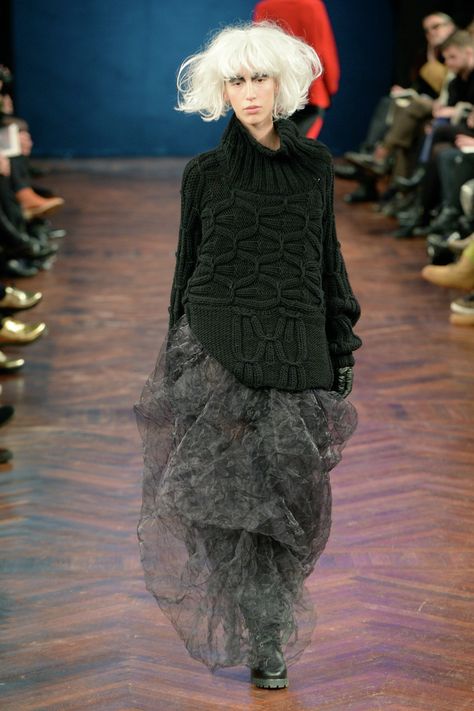 2025 Fashion Trends, Ivan Grundahl, 2025 Fashion, Copenhagen Fashion, Copenhagen Style, Copenhagen Fashion Week, Knitwear Fashion, Dark Fashion, Fashion Mode