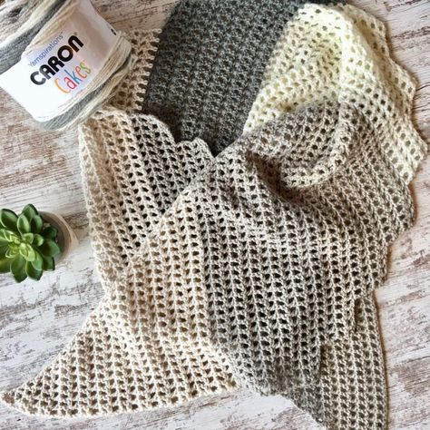 Beginner Crochet Scarf, Caron Cake Crochet Patterns, Caron Cakes Patterns, Caron Cakes Crochet, Crochet Scarf Tutorial, Crochet Scarf For Beginners, Caron Cakes, Knit Scarves, Scarf Tutorial