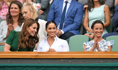 Meghan Markle cheers on Serena Williams at Wimbledon with Middletons - Foto 4 Principe William Y Kate, Duchesse Kate, Prince William Et Kate, Prince Harry Et Meghan, Duchesse Catherine, Kate And Pippa, Principe William, Prins Harry, Kate And Meghan