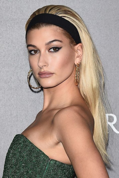 Headbands (especially when worn with teased hair) were such a staple of the '80s—rockstars like Steven Tyler and pop queens like Madonna often wore the accessory. Here, Hailey Baldwin gets in on the look at the September 2017 amfAR gala in Milan. 60s Headband, How To Wear Headbands, 1980s Fashion Trends, 80s Fashion Trends, Teased Hair, Blow Dry Hair, Head Scarf Styles, Clip Hairstyles, Steven Tyler