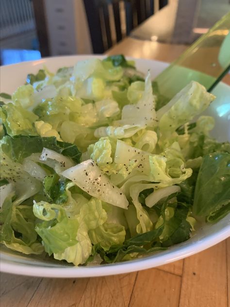 Simple Romaine Salad Recipes, Simple Romaine Salad, Romaine Salad Recipes, Meatless Salads, Salads Lettuce, Romaine Lettuce Recipe, October Meals, Club Salad, Best Stew Recipe