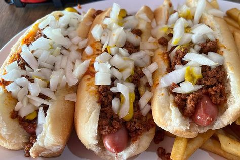 Cooking Hot Dogs In Bulk, Seattle Hot Dog Recipe, Michigan Hot Dog, A&w Hot Dog Sauce Recipe, Hot Dog Varieties, Coney Island Hot Dog, Coney Dog, Meat Chili, Winter Comfort