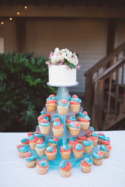 Wedding Cupcake Recipes, Wedding At Beach, Turquoise Coral Weddings, Turquoise Cupcakes, Turquoise Wedding Theme, Mint Wedding Cake, Coral Wedding Cakes, Teal Wedding Cake, Travis Wedding