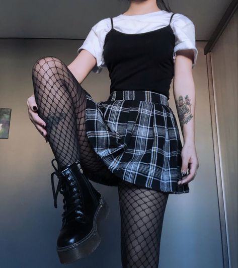 Hestia Jones, Grunge Academia, Alt Outfits, Alt Fashion, Swaggy Outfits, Gothic Outfits, Goth Outfits, Alternative Outfits, Grunge Style