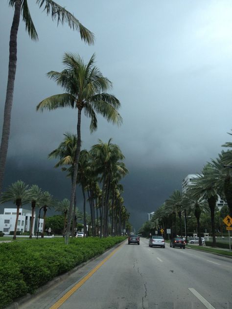 Rainy Day In Miami, Miami Rainy Day, Bad Weather Aesthetic, Miami Looks, Miami View, Bal Harbour Miami, Miami Lifestyle, Miami City, Bal Harbour