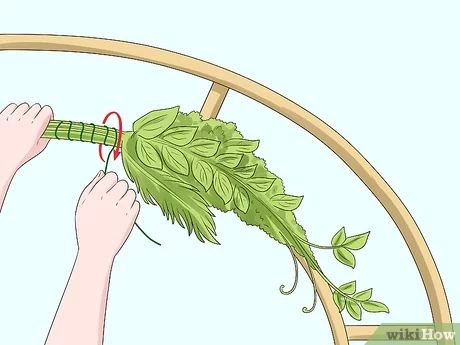 4 manières de décorer une arche de mariage - wikiHow Decorate A Wedding Arch, Diy Wedding Arch Flowers, Simple Wedding Arch, Wedding Trellis, White Wedding Arch, Arbor Decor, Diy Wedding Arch, Wedding Archway, Arch Trellis