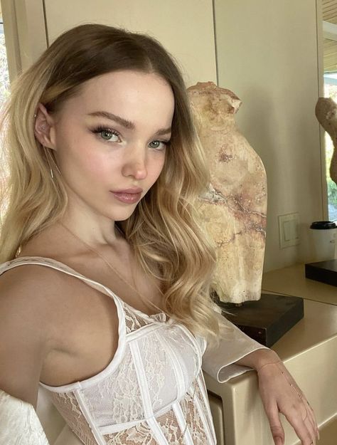 Dove Cameron Tattoo, Dove Cameron Style, Liv And Maddie, Dove Cameron, American Actress, Wavy Hair, Blonde Hair, Open Shoulder Tops, Blonde