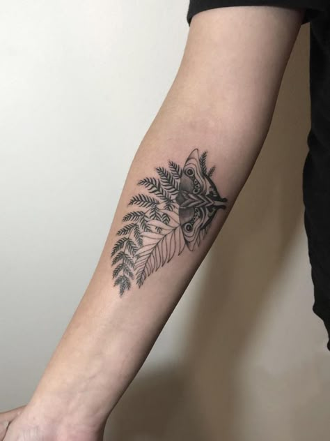 Ellie Last Of Us Tattoo, The Last Of Us Tattoo Ideas, Ellie Williams Tattoo, Tlou Tattoo, Fandom Tattoos, F Tattoo, Fern Tattoo, Birthday Tattoo, Gaming Tattoo