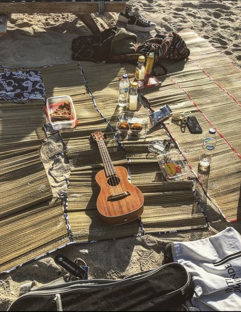 #picnic #guitar #beach Guitar Picnic, Beach Bum Aesthetic, Dream Summer, Twelfth Night, Summer Music, Character Inspo, Brand Image, Beach Bum, Beach Aesthetic