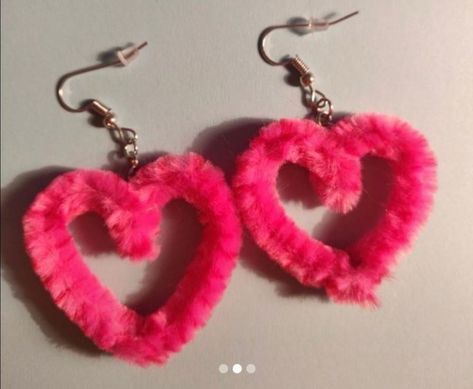 70 Jewelry Style, Pipe Cleaner Earrings, Diy Aretes Aesthetic, Crazy Earrings, How To Clean Earrings, Weird Jewelry, Bead Charms Diy, Funky Earrings, Handmade Jewelry Tutorials