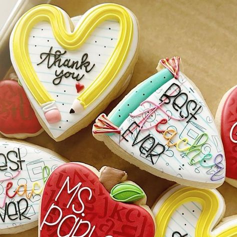 Good Luck With My Kid Cookies, Teacher Graduation Cookies Decorated, Pre K Cookies, Teacher Thank You Cookies Decorated, Teacher Gift Cookies, End Of Year Cookies For Teachers, Encouragement Cookies Decorated, Teacher Appreciation Cookie Cake, Back To School Cookie Ideas