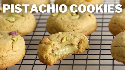 Pistachio Stuffed Cookies Recipe Giant Oreo Cake, Pistachio Filling, The Cooking Foodie, Peanut Butter Dessert Recipes, Cookies Stuffed, Peach Cookies, Healthy Oatmeal Cookies, Classic Peanut Butter Cookies, The Best Cookies