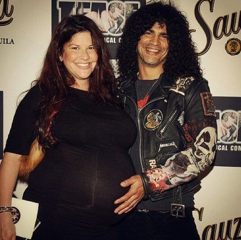 Slash And Perla, Husband Love, Good Looking Men, Rock N Roll, Rocker, Twins, How To Look Better, Wonder Woman, Wedding Dresses