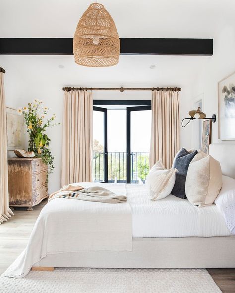 The Most Pinteresting Things this Month - June — Farmhouse Living Light Airy Bedroom, Beautiful Bedroom Inspiration, Airy Bedroom, Farmhouse Style Bedrooms, Decor Eclectic, Pendant Lighting Bedroom, Modern Bedroom Design, Beautiful Bedrooms, Johannesburg