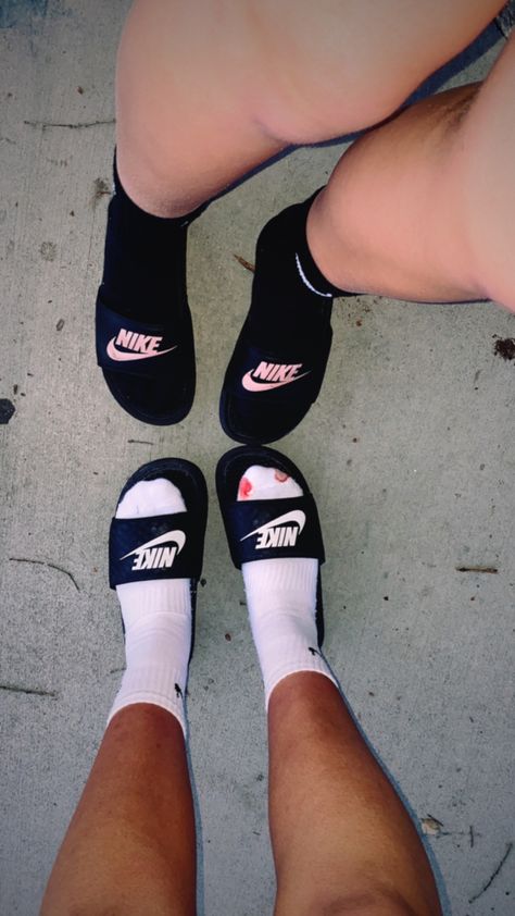 Nike Shocks, Birks Outfit, Crocs Aesthetic, Fake Photo Short Hair, Socks Aesthetic, Slides Outfit, Trendy Shoes Sneakers, Nike Slides, Cute Tumblr Pictures