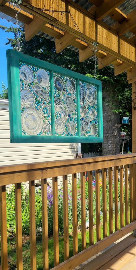 Old Window Art, Broken Glass Crafts, Old Window Projects, Diy Stained Glass Window, Mosaic Art Diy, Window Crafts, Glass Window Art, Garden Art Ideas, Glass Mosaic Art