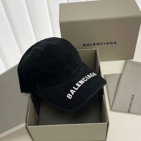 Balenciaga baseball caps for men and women Balenciaga Hat, Caps For Men, Balenciaga Black, Black White Fashion, Baseball Caps, Hats For Men, Baseball Cap, Balenciaga, Accessories Hats