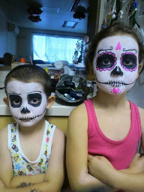 Disfarces Halloween, Skeleton Face Paint, Halloween Makeup For Kids, Läskig Halloween, Halloweenský Makeup, Skeleton Face, Halloween Fest, Skeleton Makeup, Sugar Skull Makeup