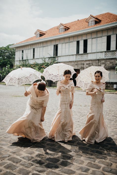 Philippines Wedding Dress Traditional, Philippine Wedding Reception, Pinoy Wedding Ideas, Filipiñana Bridesmaids, Wedding Dresses Filipiniana, Filipino Bridesmaid Dress, Modern Filipino Wedding Dress, Filipina Traditional Dress, Filipiñana Dress Traditional