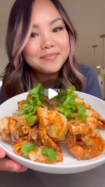 Stephanie | Easy recipes 🔪 on Instagram: "If you’re gonna make any of my recipes at all, this must be the one.  SAVE IT NOW PLZ… or else. You guys don’t understand how good this recipe is!   This dish is inspired by one of my favorite Thai restaurants in Las Vegas called Lotus of Siam and this is my take on one of their signature dishes 🤭  ➡️ Recipe: Crispy Fish Sauce Garlic Prawns 🦐  2 lbs jumbo prawns  1 cup potato starch   3 tbsp garlic, finely minced  2 tbsp oyster sauce  2 tbsp brown sugar  1 tbsp fish sauce  1/2 tbsp oil  1/2 tsp ground black pepper   Neutral oil for frying (2-3 cups)  Cilantro leaves for garnish  1. Pure prawns carefully, leaving the shell hole and hanging off by the tail. Devein prawns. Wash and dry.  2. Prepare the sauce before frying the prawns. In a large pan How To Make Prawns, Shrimp Asian Recipe, Tiger Shrimp Recipes, Pau Recipe, Jumbo Prawns, Prawns Recipe, Restaurants In Las Vegas, Crispy Fish, Garlic Prawns