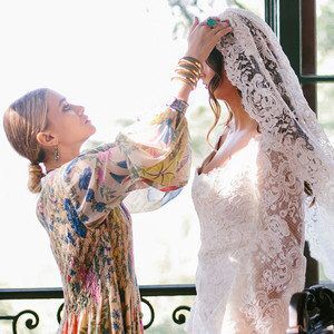 Olsen Wedding, Stars D'hollywood, Olsen Sister, Mary Kate Ashley, Bridal Outfit, Olsen Twins, Mary Kate Olsen, Ashley Olsen, Wedding Los Angeles