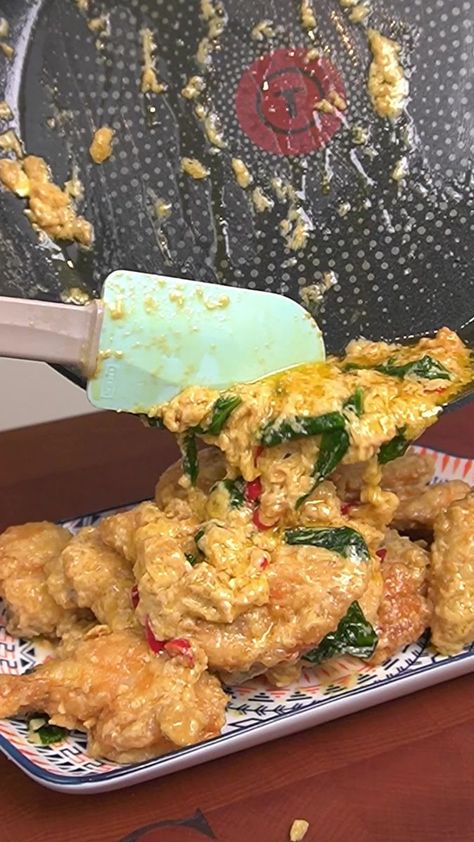 Salted Egg Chicken Wings, Chicken Wings Flavors, Wings Flavors, Salted Egg Chicken, Chicken Wing Flavors, Filipino Recipe, Food Asmr, Salted Egg, Recipe Chicken