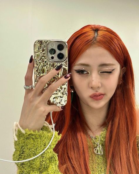 Yunjin Kim, Huh Yunjin, Kpop Icons, Orange Hair, My Only Love, Kpop Girl Groups, Instagram Update, Maquillaje De Ojos, Korean Girl