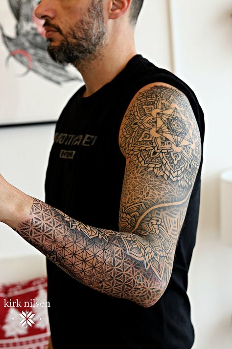 Kirk Nilsen | Black work tattoos Mandala Tattoo Sleeve, Tattoo Diy, Geometric Mandala Tattoo, Sanskrit Tattoo, Geometric Sleeve Tattoo, Tattoo Filler, Tattoo Background, Sacred Geometry Tattoo, Muster Tattoos