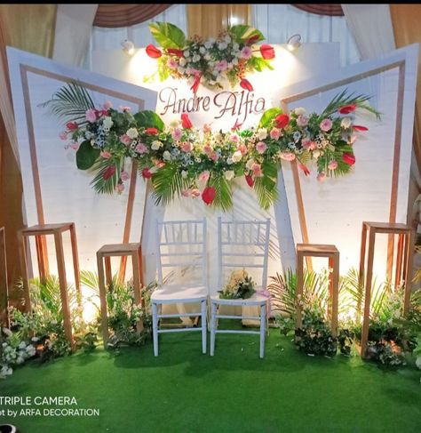 Dekor Pelaminan, Studio Prewedding, Birthday Photo Displays, Dekor Lamaran, Backdrop Engagement, Wedding Dekorasi, Indian Wedding Decorations Receptions, Engagement Stage Decoration, Backdrop Tv