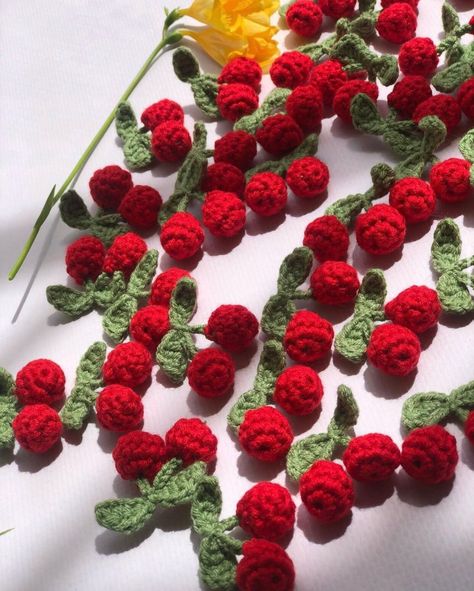 Crochet Cherries, Cherry Accessories, Fruit Applique, Appliques Au Crochet, Crochet Cherry, Accessories Crochet, Applique Top, Crochet Santa, Crochet Christmas Trees