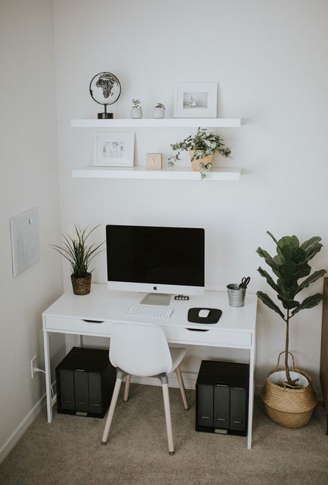 Minimalist Bedroom Desk Area, Minimalist Bedroom With Desk, Desk Color Ideas, Work Table Decor, Desk In Bedroom Ideas, Reka Bentuk Bilik Tidur, Cozy Workspace, Hiasan Bilik Tidur, Bedroom Decor For Couples