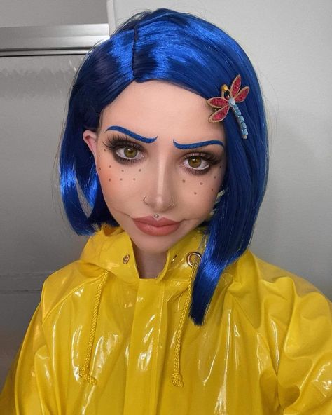 Coraline Halloween Costume, Coraline Makeup, Coraline Costume, Creative Halloween Makeup, Coraline Jones, Fantasias Halloween, Cosplay Makeup, Wonderful Time Of The Year, Halloween Looks