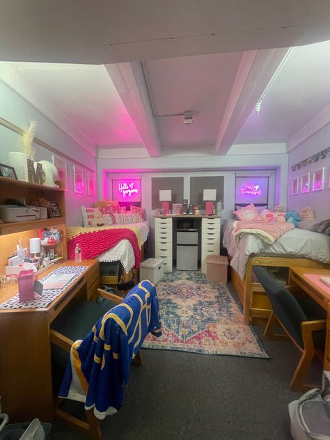 Matching Dorm Room Ideas Roommate, Pink And Purple Dorm Room Ideas, Jmu Dorm Room, Lsu Dorm Room Ideas, High Point University Dorm, Freshman College Packing List, Dorms College Ideas, Yellow Dorm Room Ideas, Dorm Room Ideas Yellow