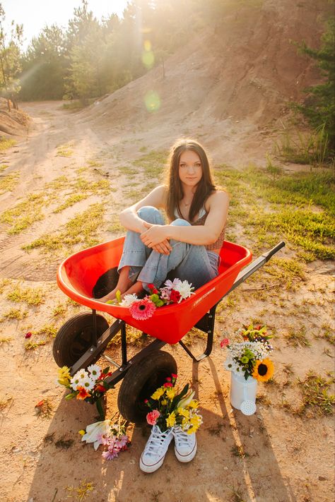 Wheel Barrow session! Wheelbarrow Senior Pictures, Wheel Barrel Photoshoot, Wheelbarrow Photoshoot, Unique Senior Picture Ideas Creative Fun, Barrel Flowers, Spring Senior Pictures, Future Album, Senior Year Pictures, Creative Senior Pictures