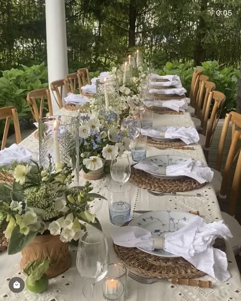 Cottage Core Table Setting, Garden Party Rehearsal Dinner, Outdoor Lunch Table Setting, Backyard Tablescape, French Garden Party, Hosting Era, Tafel Decor, Dinner Party Table, Summer Garden Party